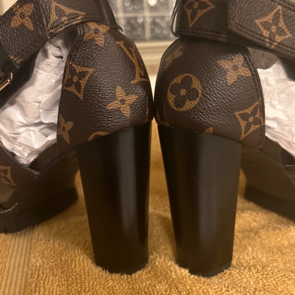 Very stylish inspired block heels platform - Picture 2 of 15